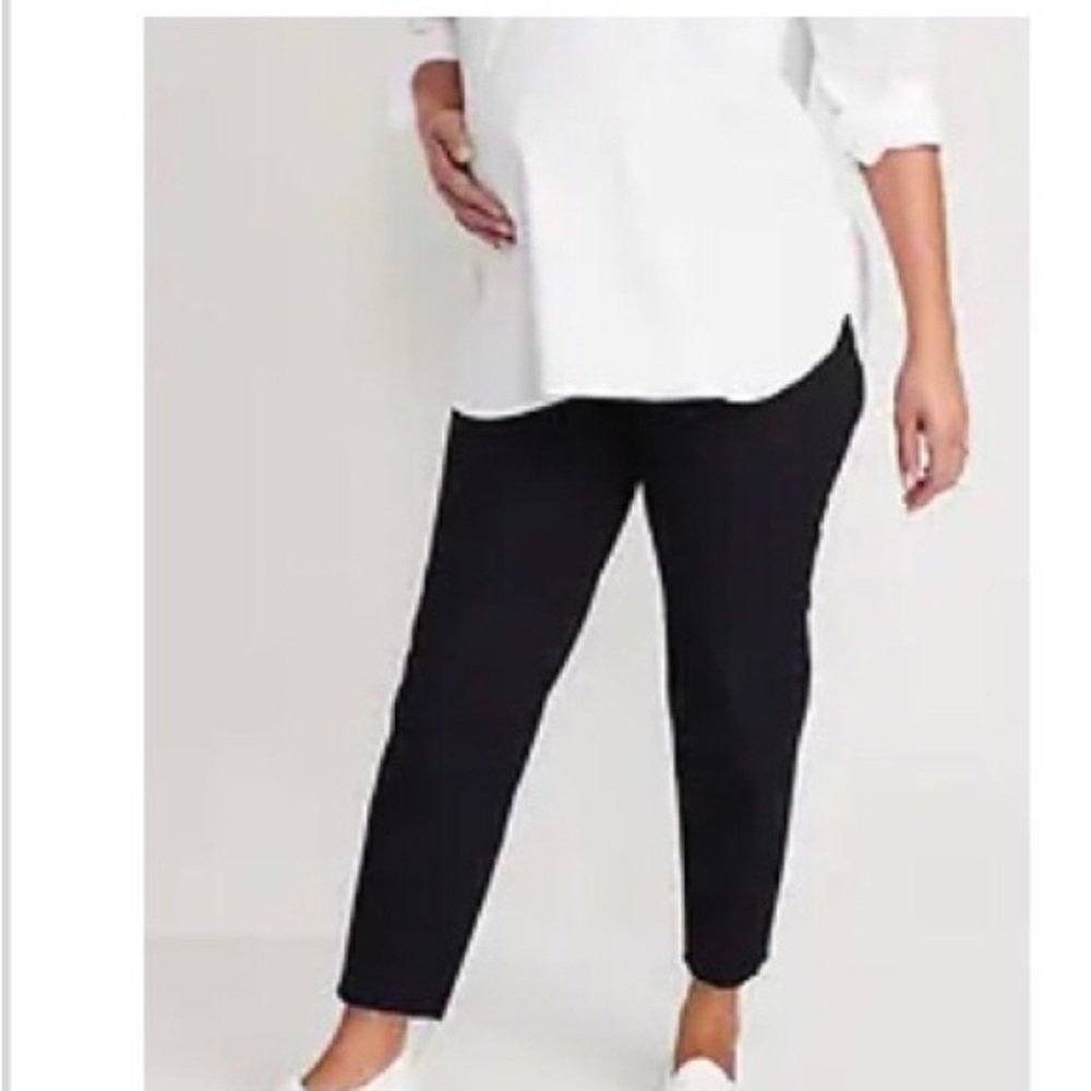 Old Navy NWT Maternity Full-Panel Slouchy Taper Cropped Cut-Off Jeans 12 Long